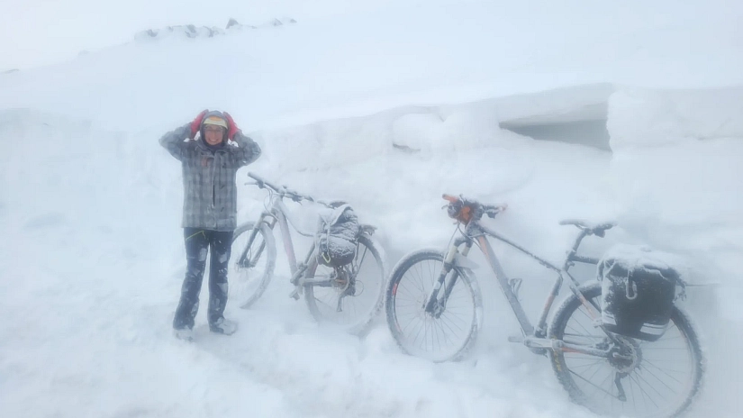 ზამთრის ველო აღჭურვილობა: რა უნდა ჩაიცვა ცივ ამინდში?