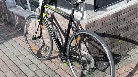 იყიდება ველოსიპედი Giant Defy