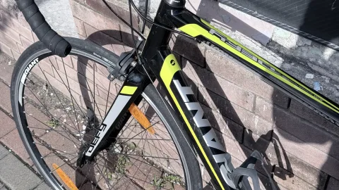 იყიდება ველოსიპედი Giant Defy