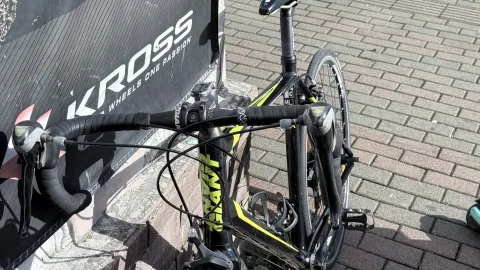 იყიდება ველოსიპედი Giant Defy